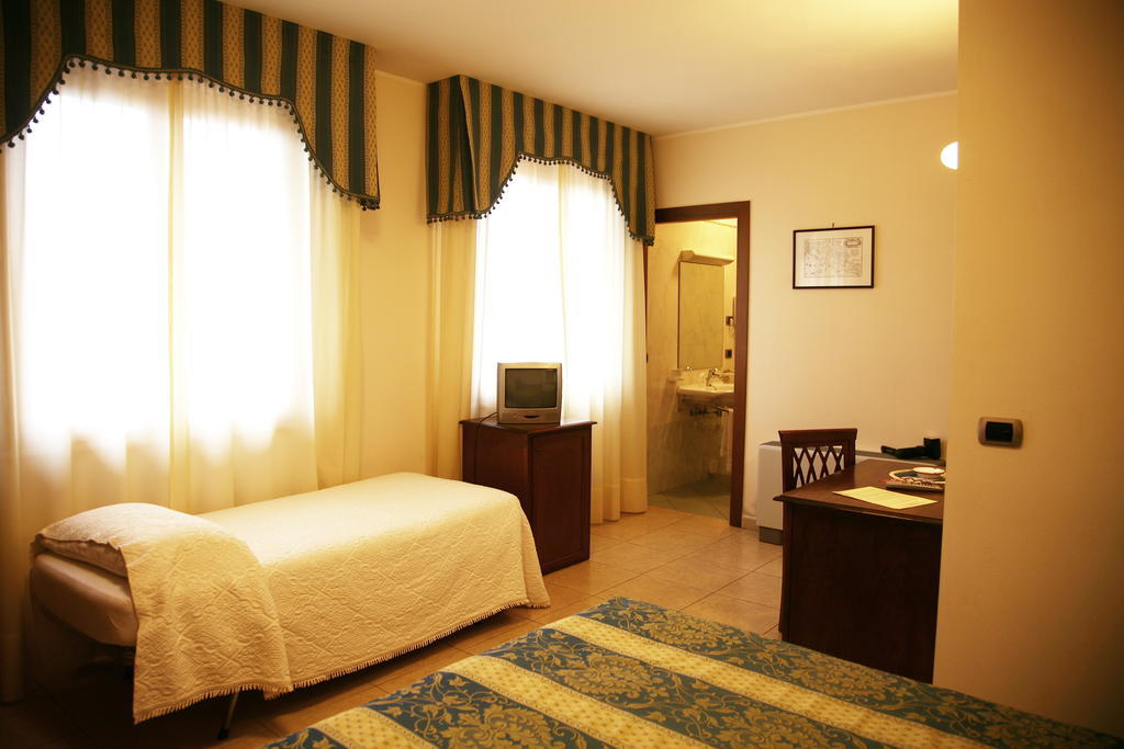 Hotel Tiziana Montepulciano Phòng bức ảnh